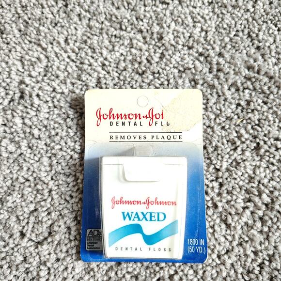 Johnson & Johnson Plain Reach Mint Waxed Fluoride Dental Floss 50 yd NEW Vintage - Picture 2 of 4